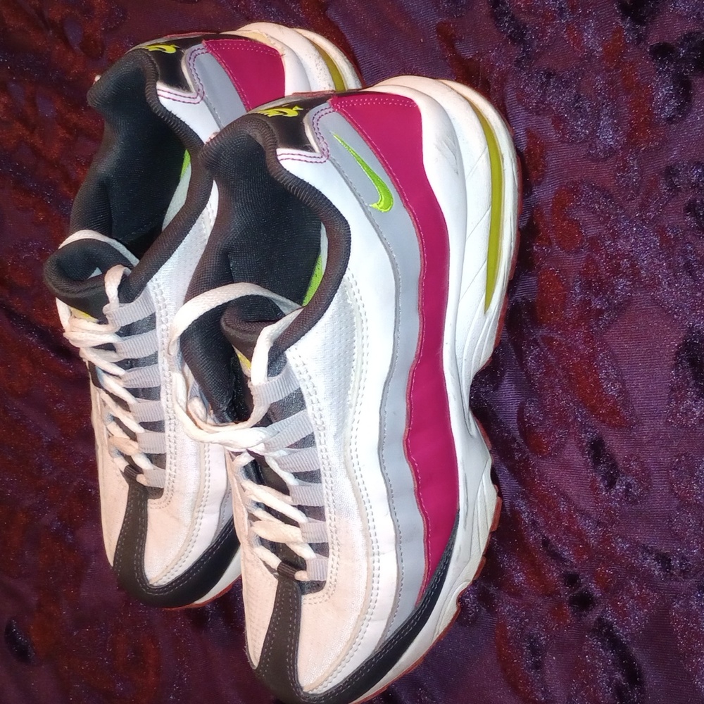95 Air max size 6 youth (same as 8 ladies)